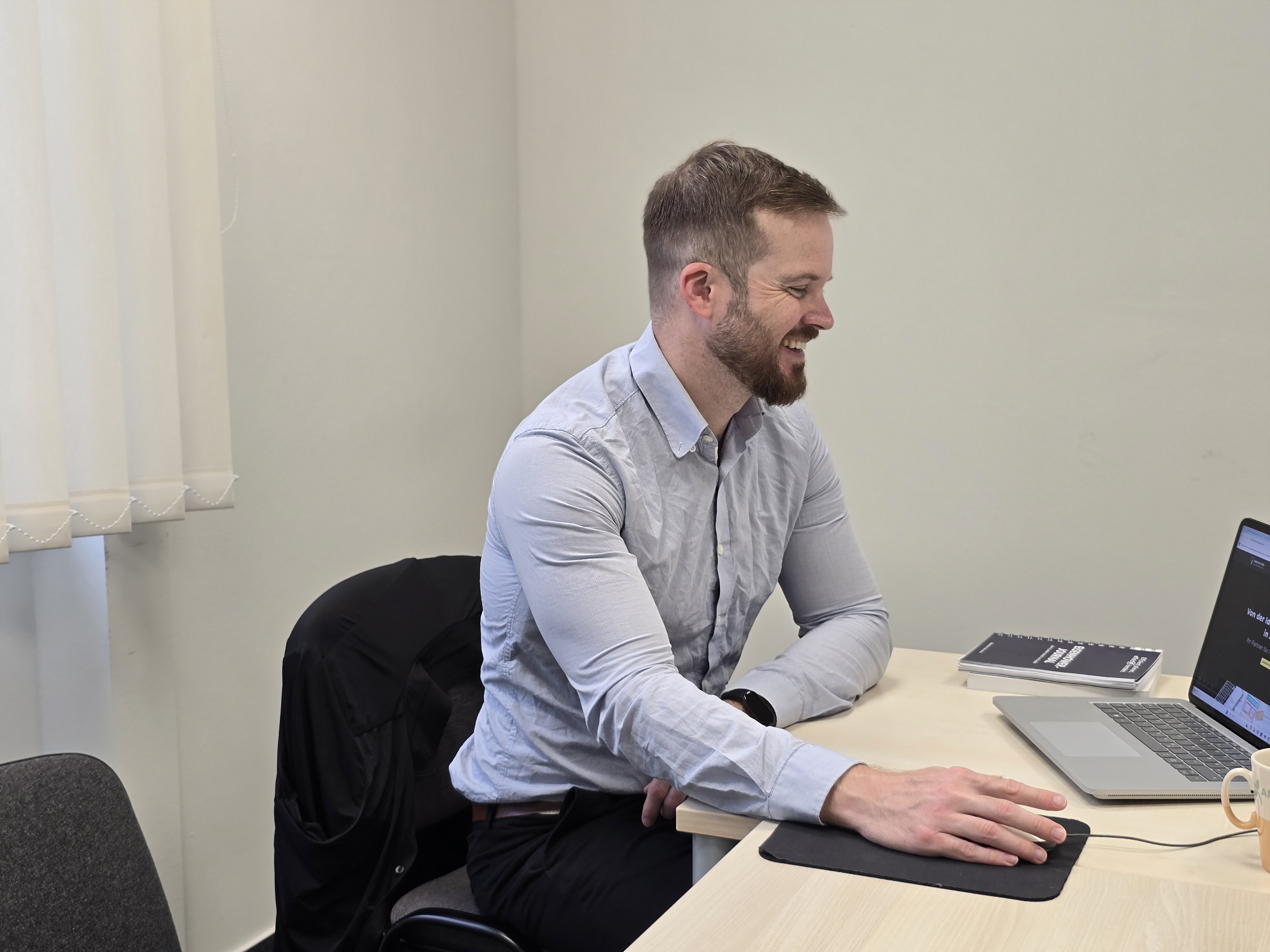 Sebastian Schramm im Büro